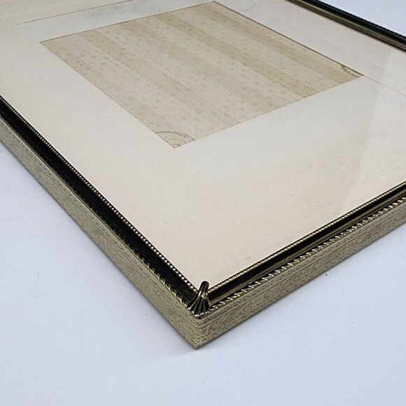 Vintage Gold-Tone Ornate Picture Frame With Red Velvet Backing Stand 8x10 - Picture 7 of 9